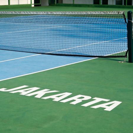 La construction court de tennis à Nice pour les académies de tennis peut-elle inclure des courts couverts ?