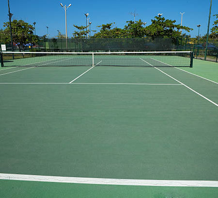Pourquoi une construction court de tennis à Avignon doit-elle être adaptée aux sollicitations quotidiennes ?